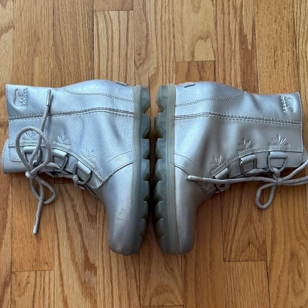 Sorel x Disney Elsa silver Joan of Arctic wedge tween Metallic Gray Kids Boots